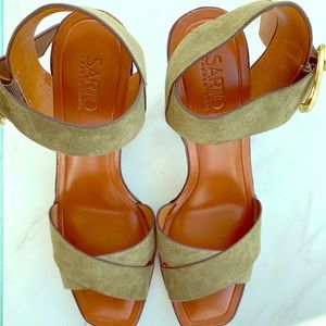Cute olive green sandals!